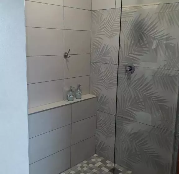 ペンション The Nest