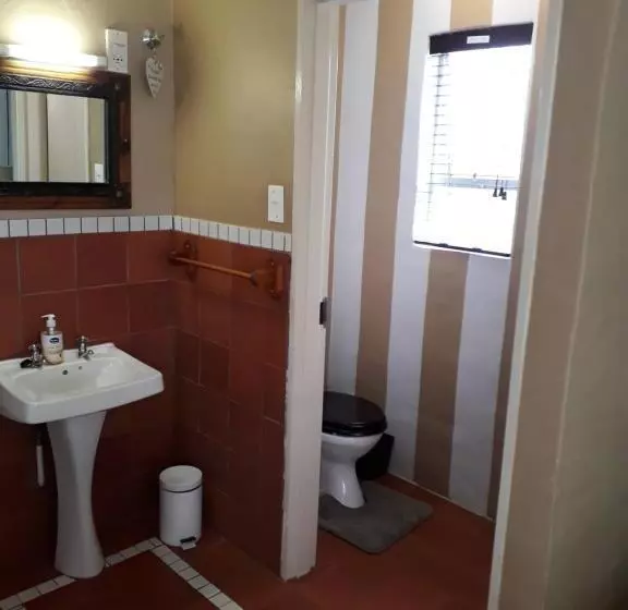 ペンション The Nest