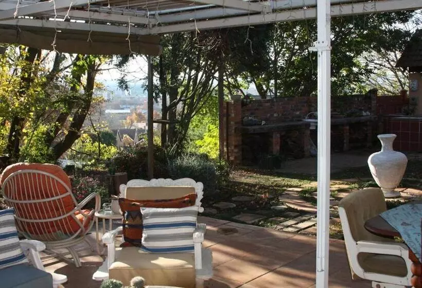 ペンション The Nest