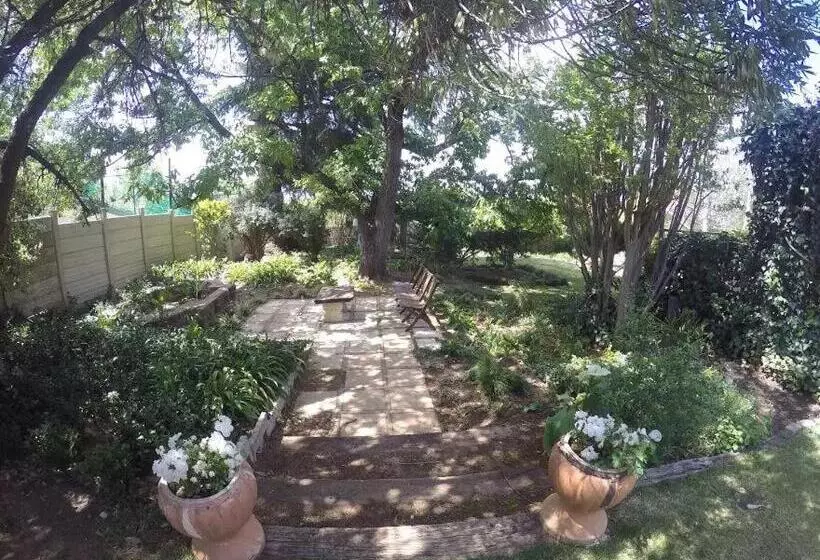 ペンション The Nest