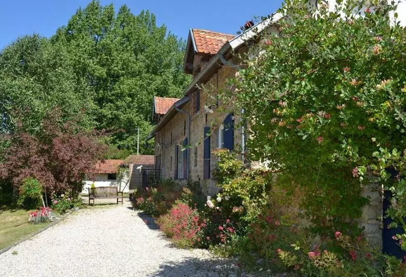 Aamiaismajoitus (B&B) Les Chambres De Souverain Moulin
