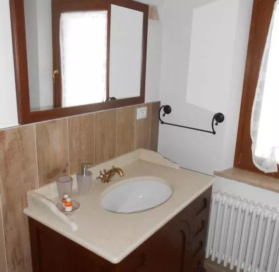ホテル Agriturismo La Casa Nei Boschi