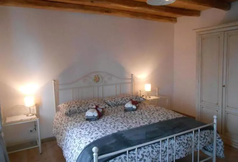 ホテル Agriturismo La Casa Nei Boschi