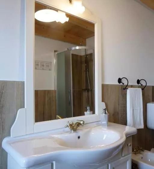 ホテル Agriturismo La Casa Nei Boschi