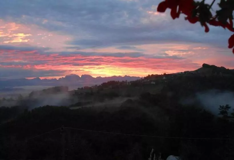 ホテル Agriturismo La Casa Nei Boschi