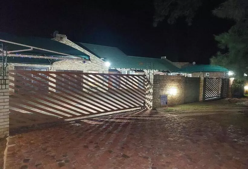 پانسیون Twins Guest House Astoni