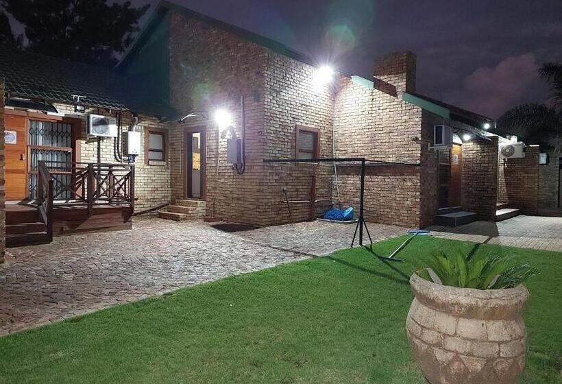 פנסיון Twins Guest House Astoni