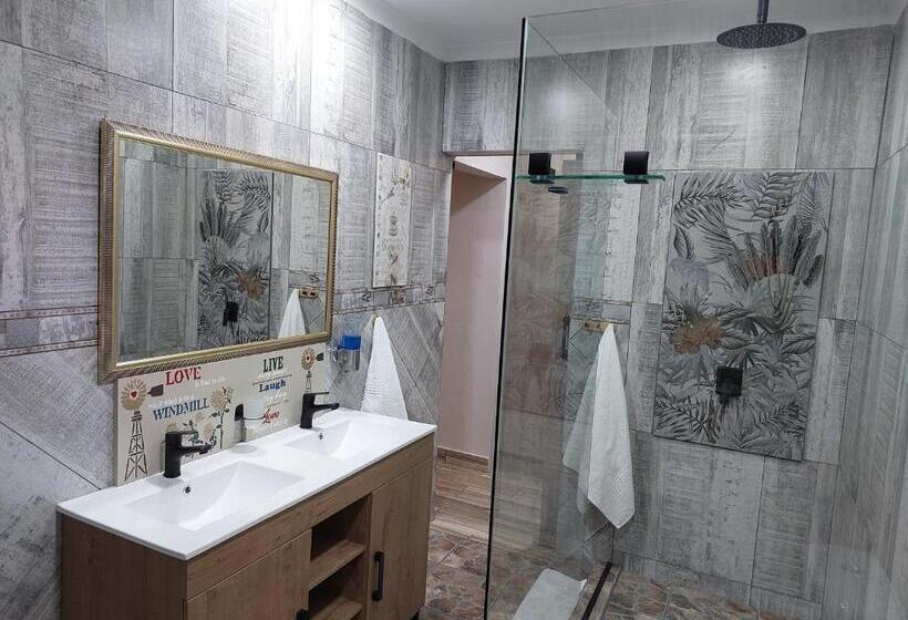 פנסיון Twins Guest House Astoni