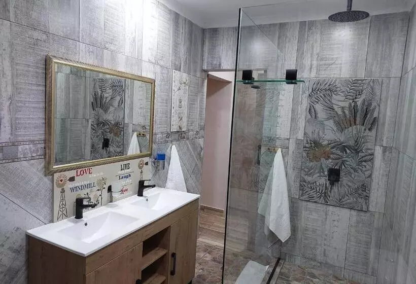 پانسیون Twins Guest House Astoni