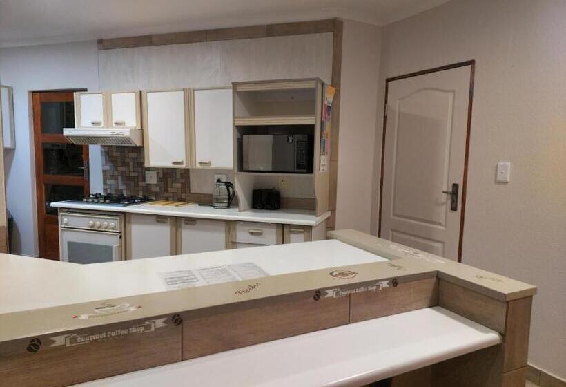 פנסיון Twins Guest House Astoni