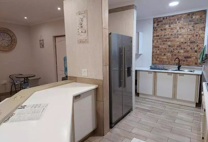 پانسیون Twins Guest House Astoni