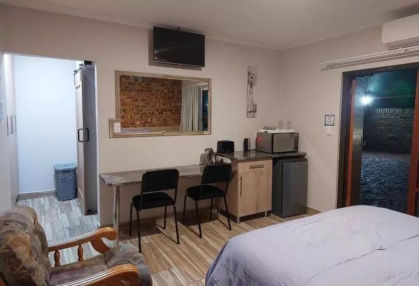 پانسیون Twins Guest House Astoni