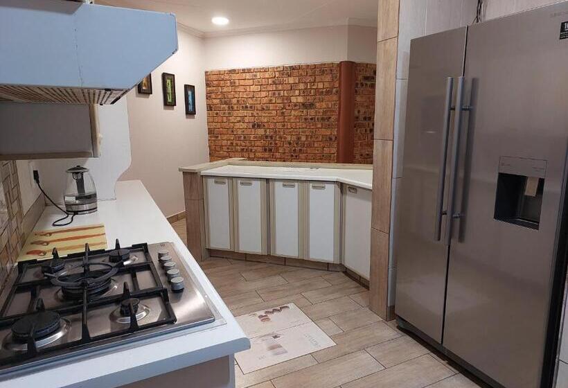 פנסיון Twins Guest House Astoni