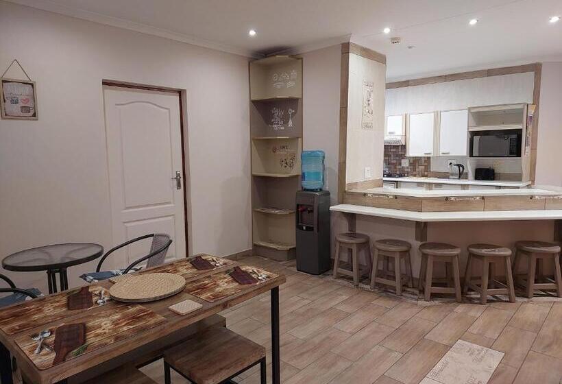 פנסיון Twins Guest House Astoni