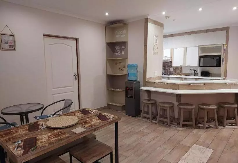 پانسیون Twins Guest House Astoni