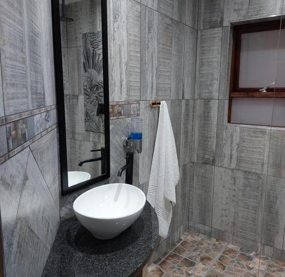 פנסיון Twins Guest House Astoni