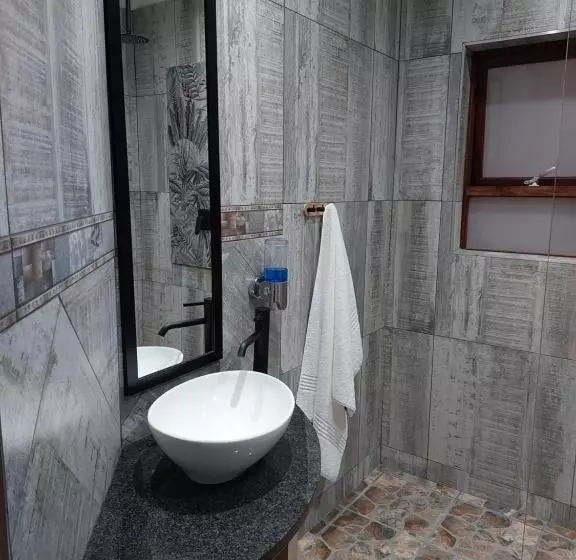 پانسیون Twins Guest House Astoni