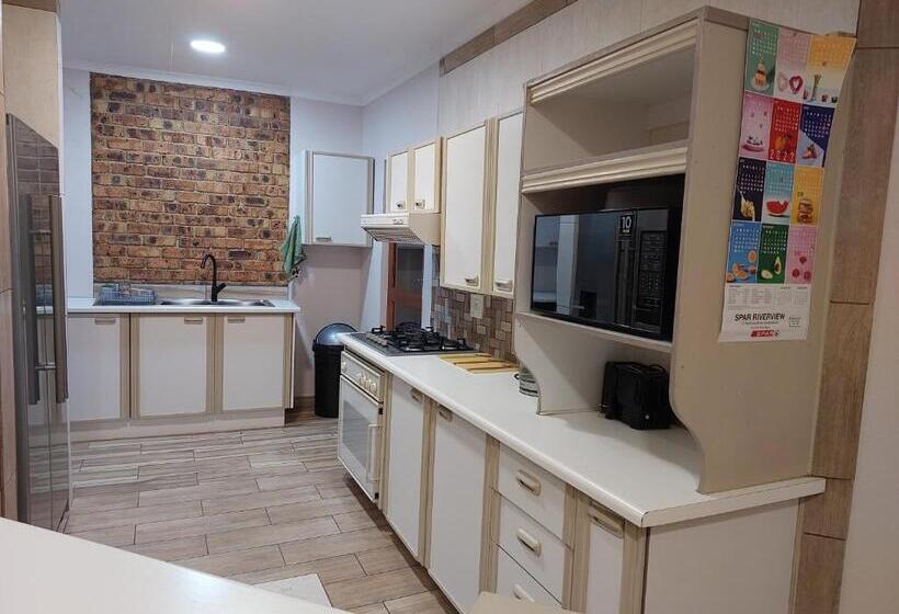 פנסיון Twins Guest House Astoni