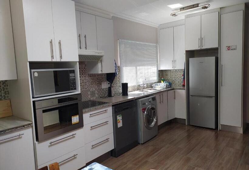 פנסיון Twins Guest House Astoni