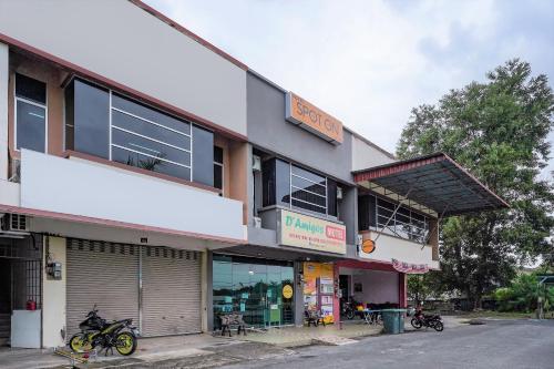 Spot On 89974 D Amigos Motel