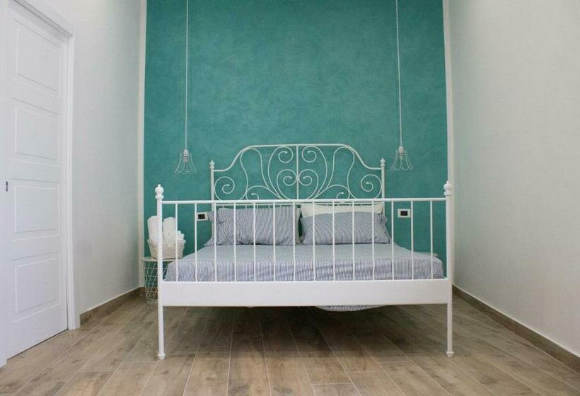 تختخواب و صبحانه Fanà