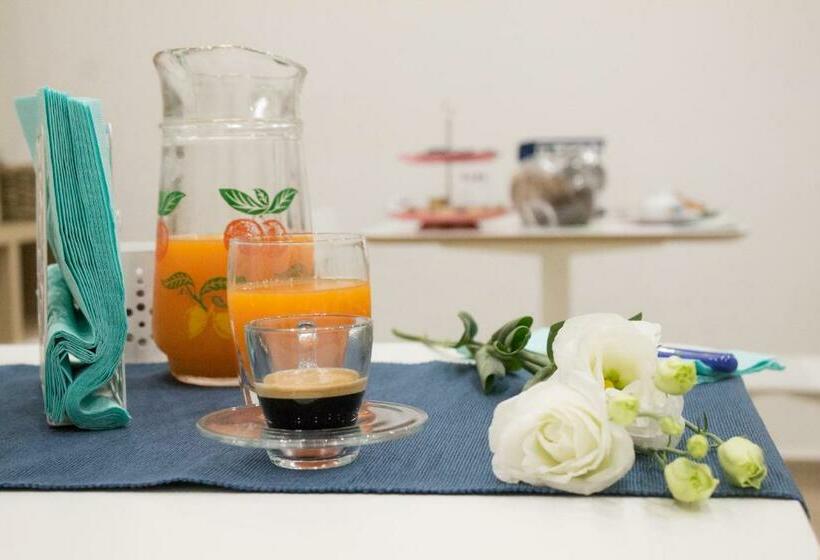 تختخواب و صبحانه Fanà