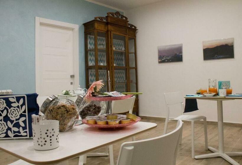 تختخواب و صبحانه Fanà