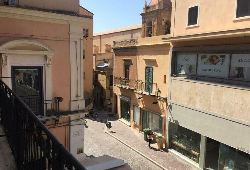 تختخواب و صبحانه Fanà