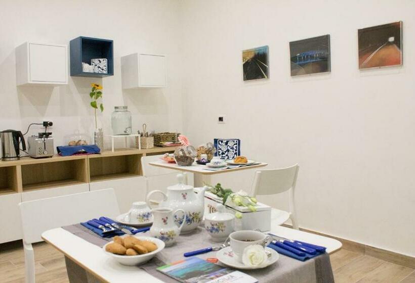 تختخواب و صبحانه Fanà