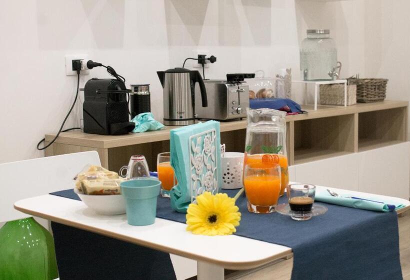 تختخواب و صبحانه Fanà