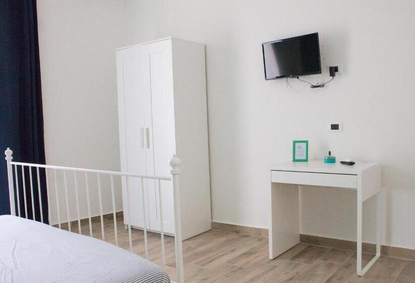 تختخواب و صبحانه Fanà