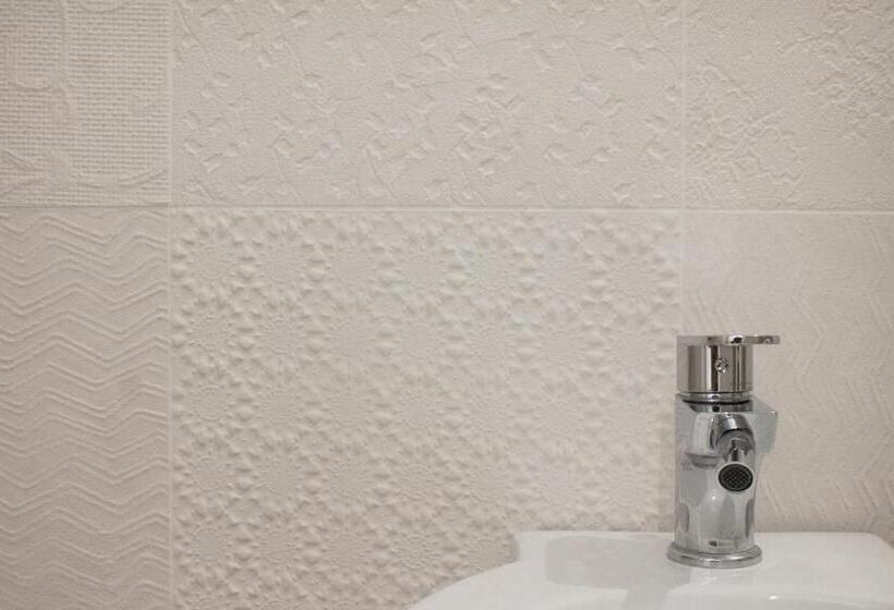 تختخواب و صبحانه Fanà