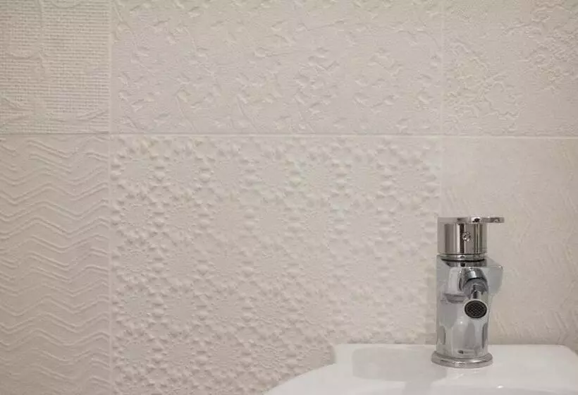 تختخواب و صبحانه Fanà