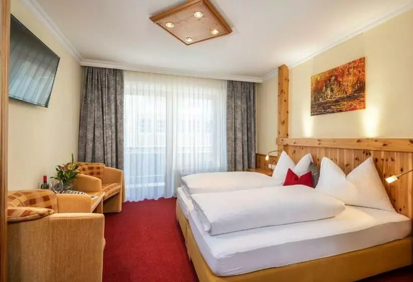 Hotelli Garni Haus Tyrol