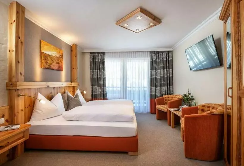Hotelli Garni Haus Tyrol