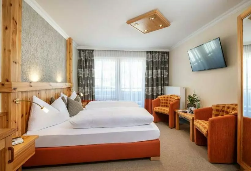 Hotelli Garni Haus Tyrol