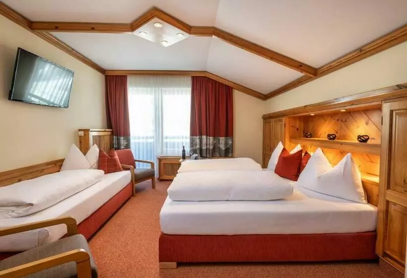 Hotelli Garni Haus Tyrol