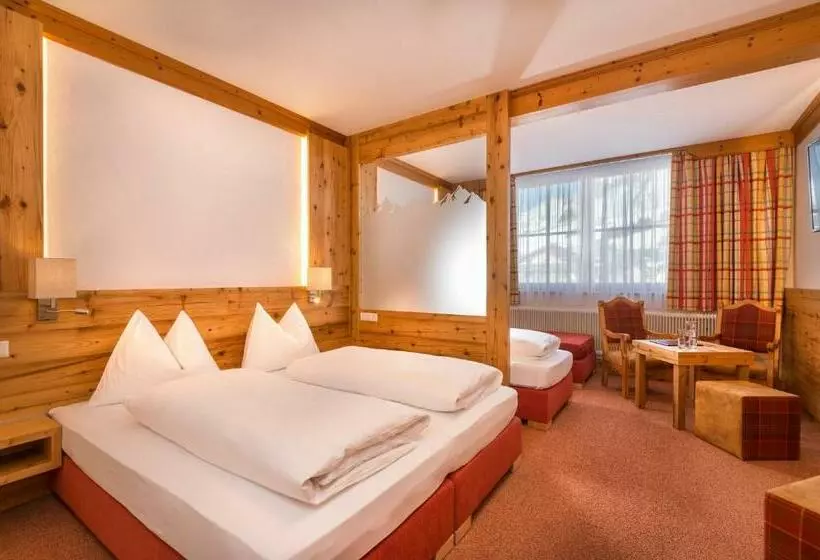 Hotelli Garni Haus Tyrol