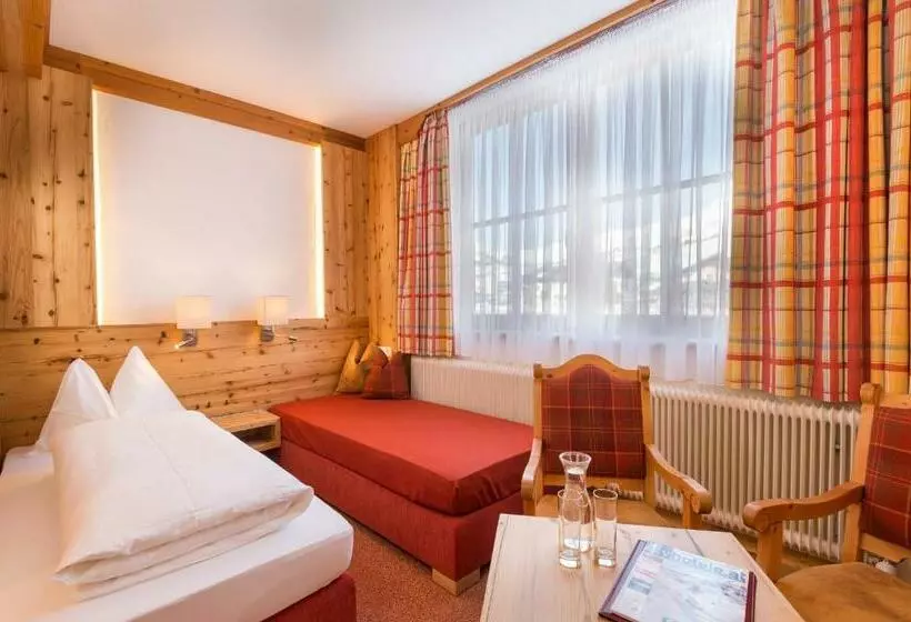 Hotelli Garni Haus Tyrol