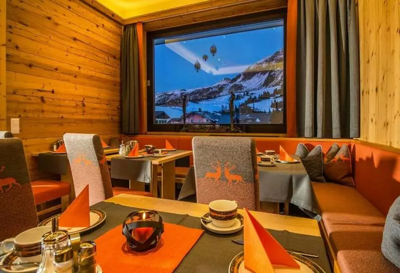 Hotelli Garni Haus Tyrol