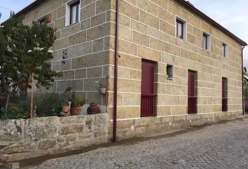 Aamiaismajoitus (B&B) Casa Da Aldeia Da Avó