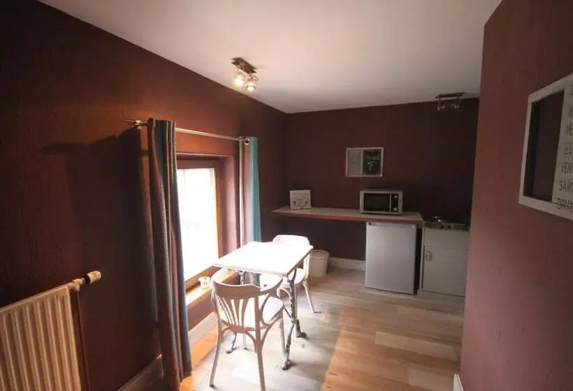 تختخواب و صبحانه Comme à La Ferme