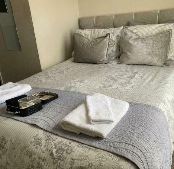 민박 The Old Brasserie & Rooms @ No.8