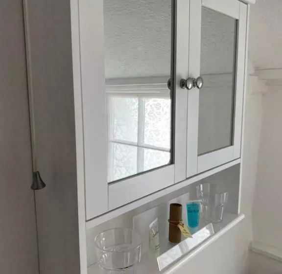 ベッドアンドブレックファースト The Old Brasserie & Rooms @ No.8