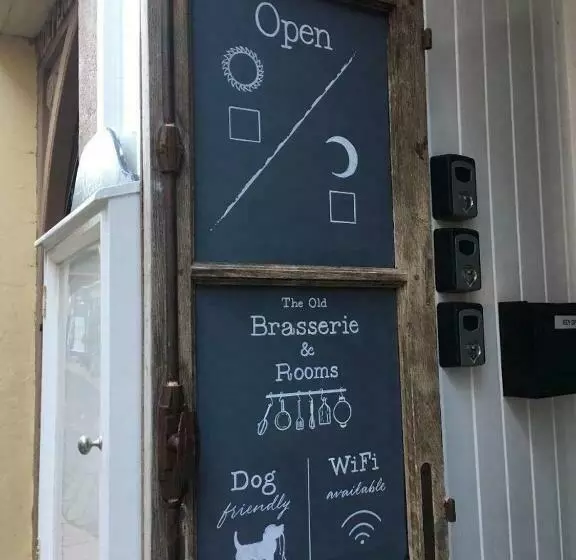 ベッドアンドブレックファースト The Old Brasserie & Rooms @ No.8