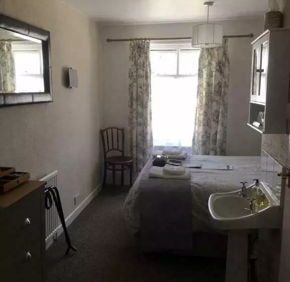 ベッドアンドブレックファースト The Old Brasserie & Rooms @ No.8