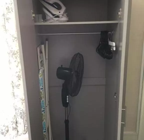 ベッドアンドブレックファースト The Old Brasserie & Rooms @ No.8