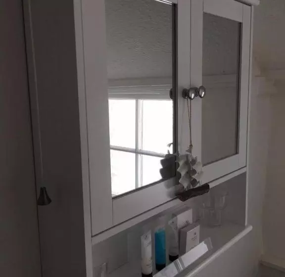 ベッドアンドブレックファースト The Old Brasserie & Rooms @ No.8