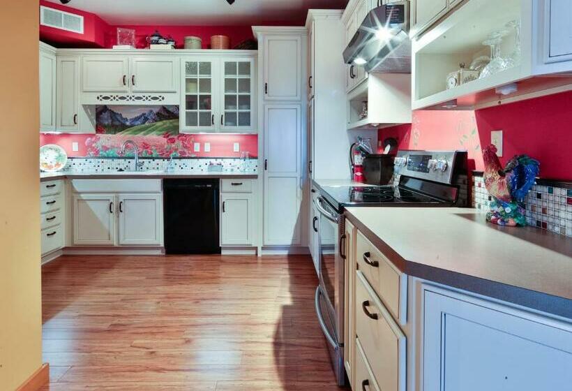 هتل Solstice Suites