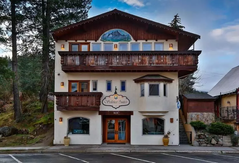 Hotelli Solstice Suites